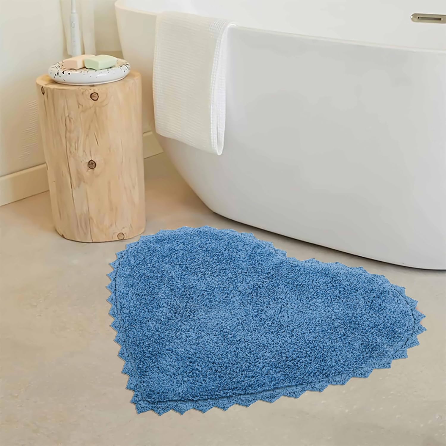 Royal Blaze Heart Shaped Reversible Bath Rug 28x28